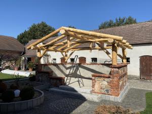 Überdachung Grillplatz und Nebengebäude
